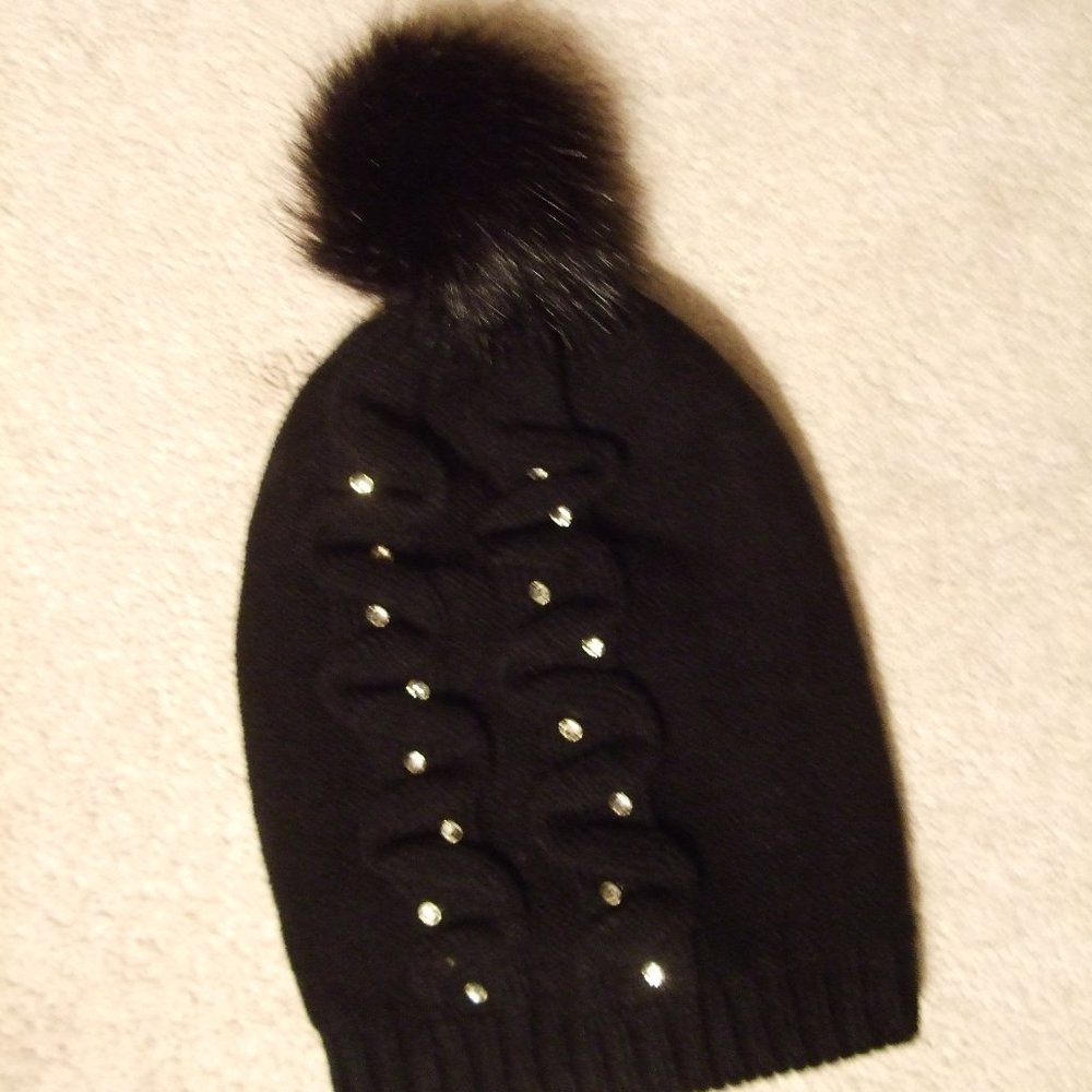 BLACK KNIT TOQUE WITH BLACK FUR POMPOM AND RHINESTONES